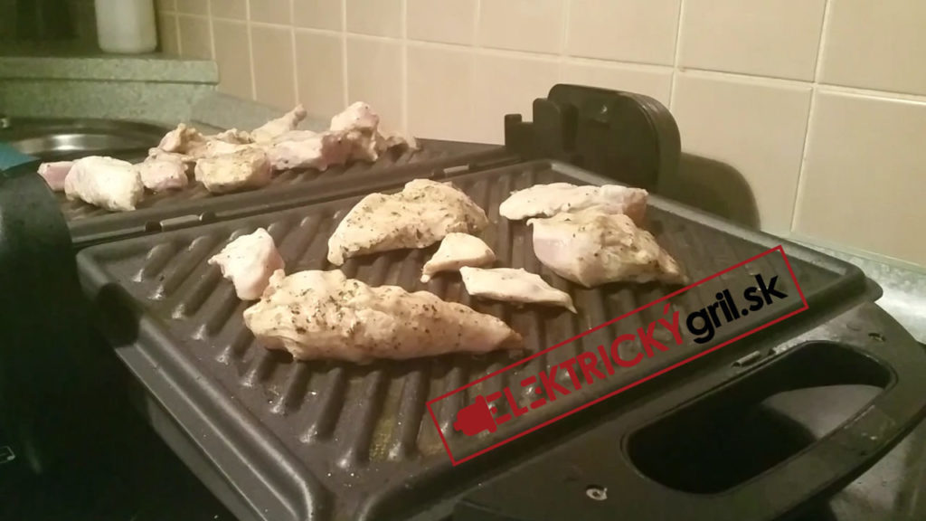 Elektrický gril v polohe barbecue