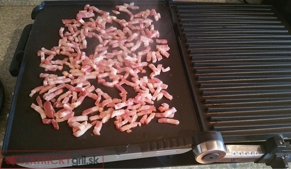 nakrájaná slaninka na grile